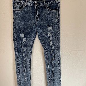 Destroyed style skinny jeans